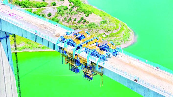 又迎新进展！新渝万高铁两座特大桥成功合龙